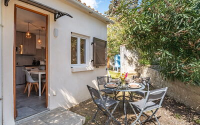 Accommodation:&nbsp;Sepia 650.6