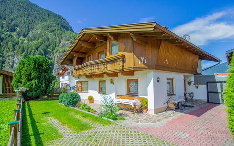 Anna: Property, House, Home, Building, Real Estate, Natural Landscape, Cottage, Roof, Grass, Estate