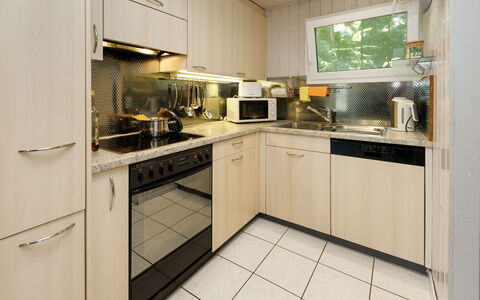 Chalet Guldeli: Kitchen Appliance, Kitchen, Countertop, Major Appliance, Cabinetry, Interior Design, Wood, Flooring, Furniture, Home Appliance