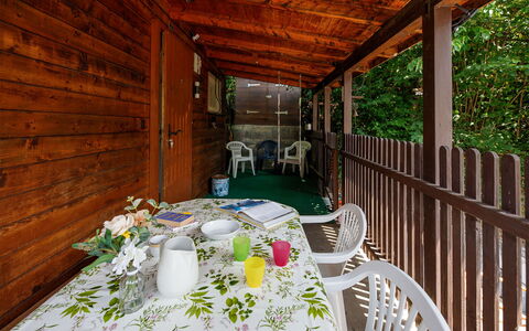 Chalet Guldeli: Wood, Cottage, Wood Stain, Porch, Hardwood, Plank, Garden Buildings, Deck, Shade, Log Cabin