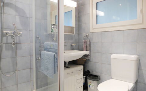 Chalet Guldeli: Bathroom, Property, Room, Plumbing Fixture, Interior Design, Shower Door, Tile, Architecture, Real Estate, Bathroom Accessory