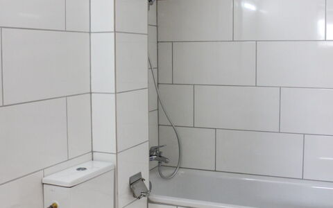 Godo: Building, Property, Plumbing Fixture, Sink, Bathroom Sink, Bathroom, Tap, Interior Design, Flooring