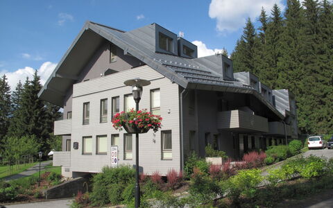 Resident Harrachov B: Building, Window, House, Home, Residential Area, Cottage, Estate, Siding, Sash Window