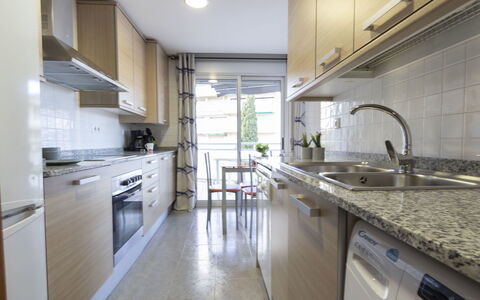 Oliveres: Countertop, Property, Room, Kitchen, Cabinetry, Furniture, Interior Design, Building, Sink, Floor