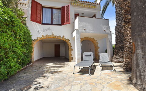Laurel: Property, House, Building, Real Estate, Home, Estate, Architecture, Villa, Hacienda, Tree