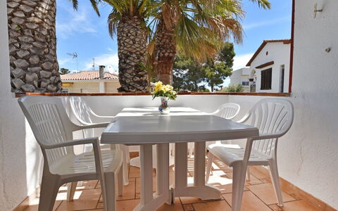 Laurel: Property, Furniture, Room, Table, House, Building, Interior Design, Balcony, Real Estate, Tree