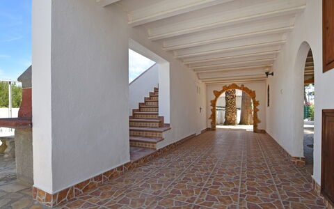 Laurel: Property, Building, Room, Real Estate, Floor, Estate, Architecture, House, Arch, Tile