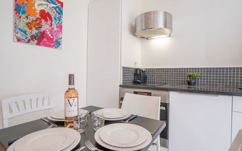 Les Pieds dans L'Eau: Property, Furniture, Tableware, White, Plumbing Fixture, Cabinetry, Sink, Tap, Bottle, Dishware