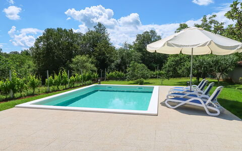 Anteo: Swimming Pool, Property, Real Estate, House, Leisure, Grass, Home, Building, Estate, Shade