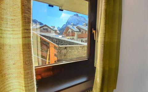 Canazei 520: Building, Rectangle, Window, Wood, Television Set, Shade, Tints And Shades, House, Art, Glass