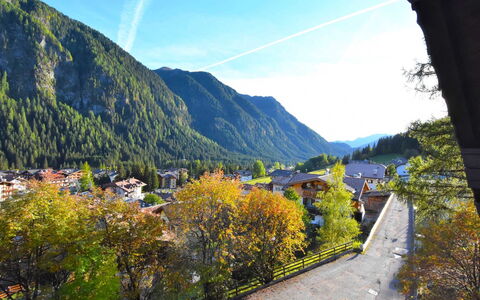 Villa Bellavista: Mountain, Nature, Mountainous Landforms, Sky, Tree, Wilderness, Yellow, Mountain Range, Leaf, Natural Landscape