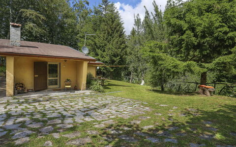 Al Faggio (Gll120): Property, Home, House, Real Estate, Grass, Natural Landscape, Tree, Yard, Building, Cottage