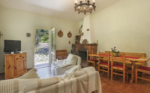 Al Faggio (Gll120): Room, Property, Furniture, Bedroom, Interior Design, Floor, Building, Ceiling, Wall, Bed
