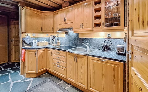 Kulta-Vuosseli a: Wood, Kitchen, Home, Cabinetry, Countertop, Cupboard, Wood Stain, Drawer, Hardwood, Kitchen Appliance