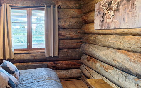 Kulta-Vuosseli a: Wood, Bedroom, Hardwood, Linens, Room, Wood Stain, Bedding, Bed Sheet, Bed, Log Cabin