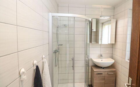 Klopeiner See 60: Bathroom, Property, Room, Tile, Real Estate, Architecture, Plumbing Fixture, Interior Design, House, Building