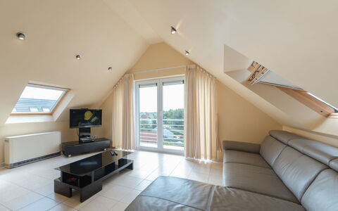 De Haan 930: Property, Room, Ceiling, Building, Interior Design, Daylighting, Floor, Furniture, Attic, House