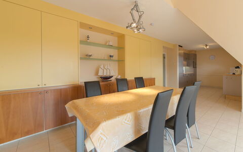 De Haan 930: Property, Room, Furniture, Building, Real Estate, Interior Design, Dining Room, Table, House, Floor