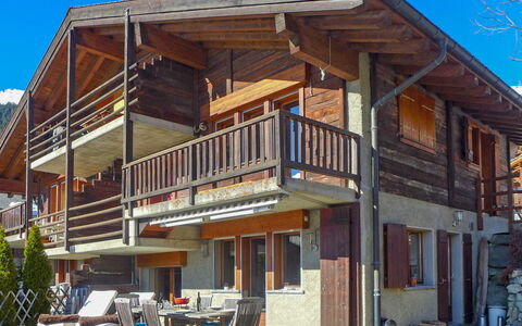 Praz 11: House, Property, Building, Home, Siding, Real Estate, Balcony, Architecture, Wood, Porch