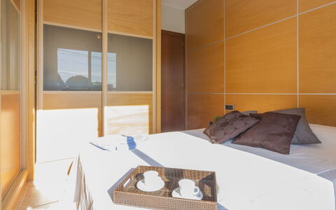 Malba: Room, Furniture, Property, Bedroom, Interior Design, Bed, House, Building, Architecture, Mattress