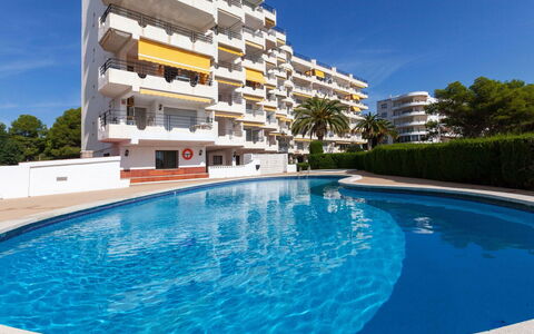 Edificio Meridiano: Property, Swimming Pool, Building, Real Estate, House, Architecture, Residential Area, Apartment, Resort, Home