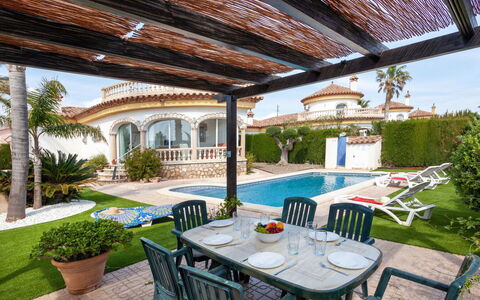 Villa Pasja: Property, Building, Real Estate, Patio, House, Estate, Interior Design, Home, Room, Backyard