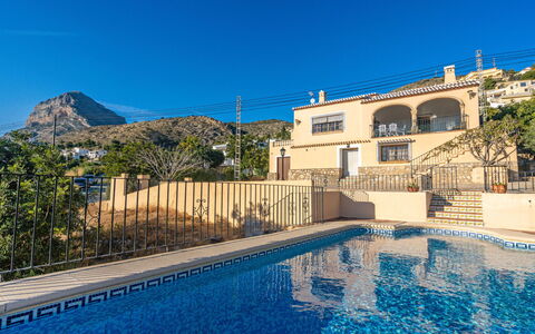 Villa Preciosa: Property, Swimming Pool, Real Estate, Building, Sky, House, Azure, Apartment, Villa, Vacation