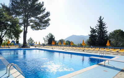 Albenga 605: Swimming Pool, Property, Leisure, Water, Real Estate, Resort, House, Home, Building, Vacation