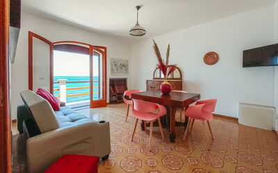 Accommodation:&nbsp;Pinta 110.3