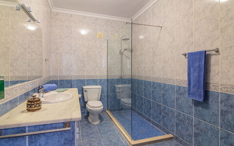 Casa Do Sol: Building, Plumbing Fixture, Shower Head, House, Interior Design, Flooring, Floor, Door, Shower, Bathroom