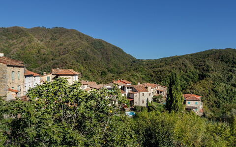 Ciliegi: Mountain Village, Vegetation, Mountain, Mountainous Landforms, Hill Station, Village, Town, Natural Landscape, Human Settlement, Property