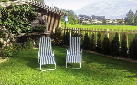 Widner: Green, Lawn, Grass, Chair, Tree, Shrub, Land Lot, Garden, Grass Family, Landscape
