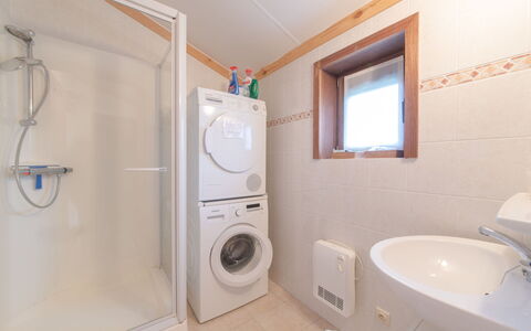 De Haan 210: Bathroom, Property, Room, Wall, Plumbing Fixture, Toilet, Real Estate, House, Building, Architecture
