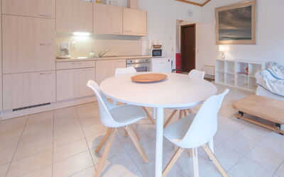 Accommodation:&nbsp;Enjoy with Parking 210.1