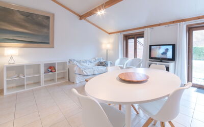 Accommodation:&nbsp;Enjoy with Parking 210.1