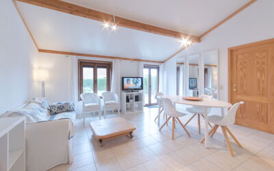 Accommodation:&nbsp;Enjoy with Parking 210.1