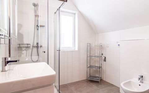 Lakeside Village 28 (+ Sauna): Building, Plumbing Fixture, Bathtub, White, Window, Bathroom, Shower Head, Tap, Interior Design