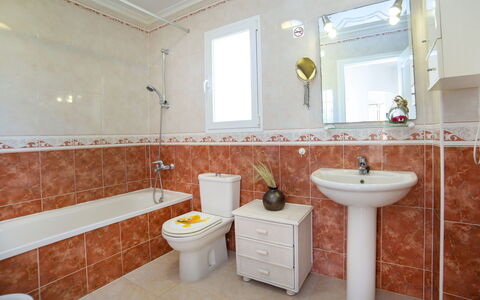 Hawaii: Bathroom, Property, Room, Tile, Floor, Interior Design, Wall, Real Estate, Building, Tap