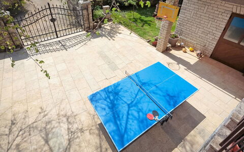 Lišera: Property, Grass, Tree, Real Estate, House, Architecture, Floor, Plant, Home, Leisure