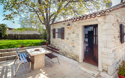 Lišera: Property, House, Building, Real Estate, Home, Yard, Residential Area, Cottage, Wall, Room