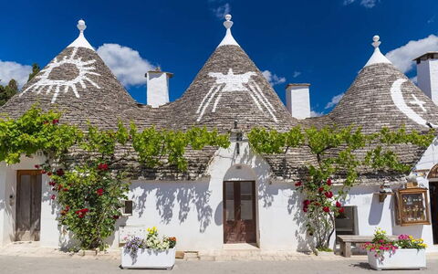 Villa Orchidea: Building, Architecture, House, Tourism, Roof, Tree, Place Of Worship, Historic Site, Home, Vacation
