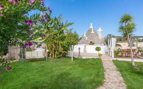 Trullo Suenn Con Piscina: Property, House, Real Estate, Building, Grass, Home, Estate, Tree, Lawn, Garden