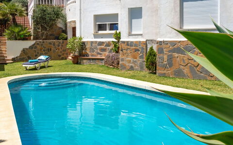 Villa Juna: Water, Plant, Window, Building, Azure, Swimming Pool, Body Of Water, Grass, Leisure, Landscape