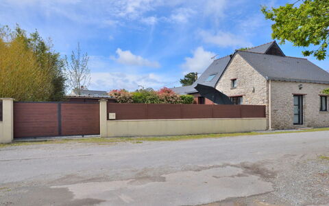 Le Graffi'Ty: Plant, Property, Building, Natural Landscape, Tree, Land Lot, House, Cottage, Landscape, Residential Area