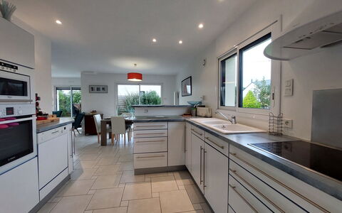 Golf de Bretagne: Cabinetry, Countertop, Tap, Sink, Kitchen Sink, Furniture, Kitchen, Plumbing Fixture, Lighting, Wood