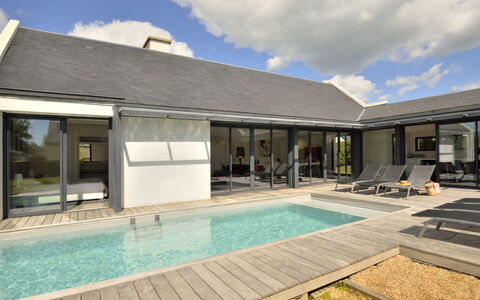 Villa Noalou: Sky, Cloud, Water, Property, Building, Swimming Pool, Azure, Plant, House, Shade