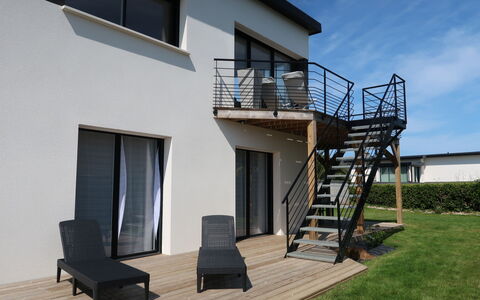 Les Dunes: Sky, Building, Window, Plant, Wood, Cloud, Stairs, Interior Design, Urban Design, Outdoor Bench