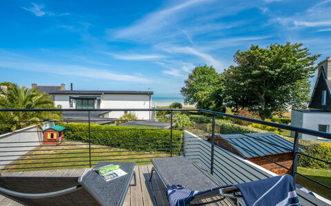 Les Dunes: Cloud, Sky, Property, Plant, Building, Shade, Outdoor Furniture, Tree, Urban Design, Grass