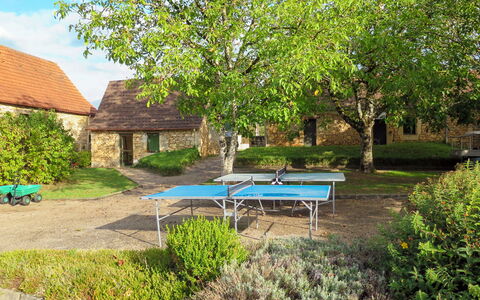 Montignac 651: Plant, Furniture, Plant Community, Shade, Natural Landscape, Botany, Table, Tree, Outdoor Bench, Outdoor Furniture
