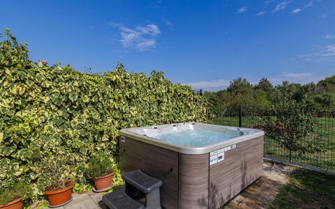 Villa Leonardo: Swimming Pool, Bathtub, Plumbing Fixture, Leisure, Jacuzzi, Backyard, Eco Hotel, Resort, Outdoor Furniture